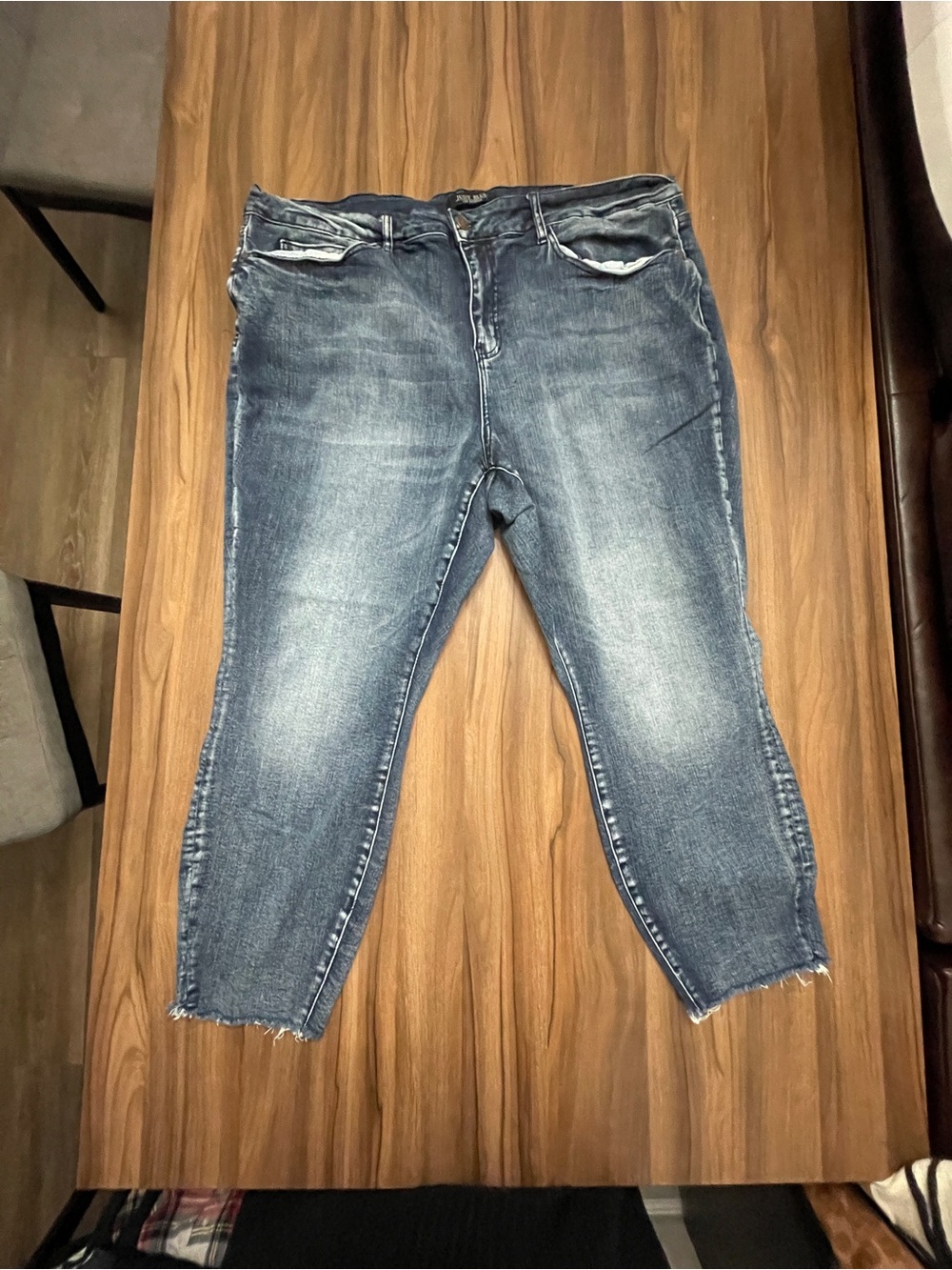 Judy Blue Mid-Rise Ankle Cropped Relaxed Fit Jeans in Washed Blue 24W